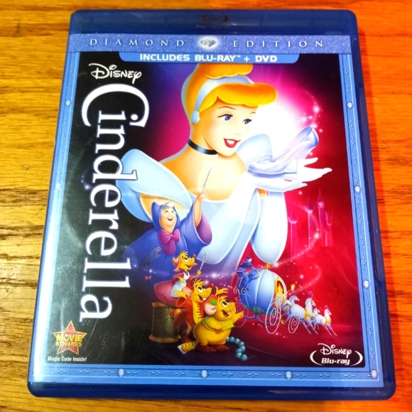 Walt Disney's CINDERELLA Diamond Edition on BLU-RAY + DVD - Picture 1 of 2